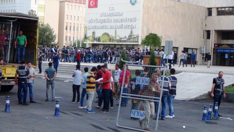 27 barodan ortak 'kayyum' tepkisi: Türkiye bir kez daha hukuksuz bir sabaha uyandı