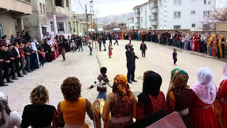 Kayyum Van’da Kürtçe şarkılı düğünleri yasakladı! 