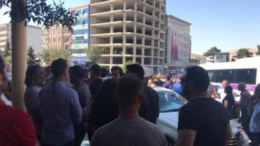 Kürdistan Ya Me Ye, Burası Kürdistan. Bu coğrafyanın adı Kürdistan'dır diyen gençlere gözaltı girişimi