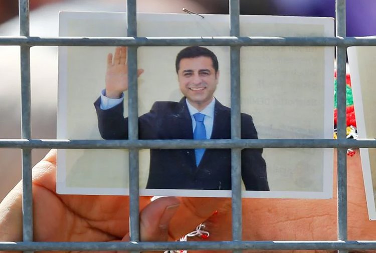 Demirtaş’a cezaevinden çıkış yolunu açacak mahsuplaşma, hesap makinesine kaldı