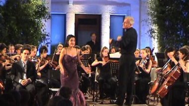 Kürt müziğini opera ile buluşturan, uluslararası üne sahip Soprano Pervin Chakar'ı Tanıyalım