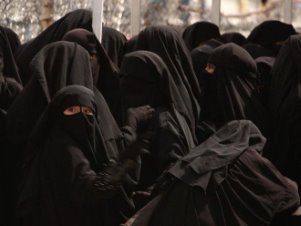 Rojava'da IŞİD'li kadınlar silahlı isyan başlattı: 1 ölü, 7 yaralı