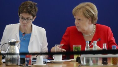 Alman savunma bakanından Karrenbauer'den Türkiye'ye uyarı 