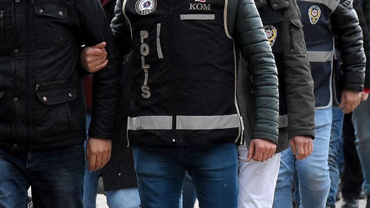 Kürtçe şarkı söyleyen 8 sanatçıya gözaltı