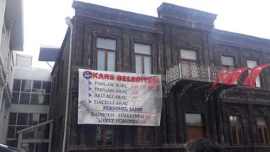 HDP'li Kars Belediyesi çalışanlarının maaşına haciz