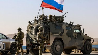 Ayn İssa'da Rojava yetkilileri ile Rus Komutanlar arasında toplantı