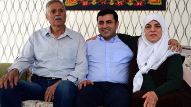 Selahattin Demirtaş'ın anne ve babası kaza geçirdi