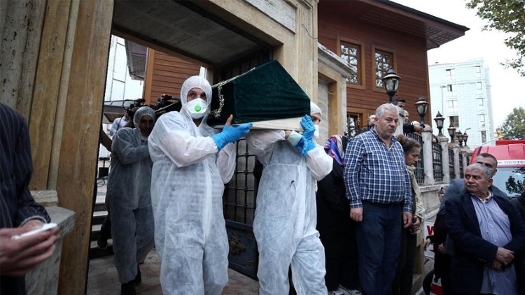 Krizin en sert göstergesi evlerden çıkan cansız bedenler