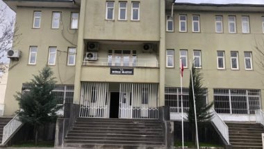 HDP'li Başkan, Kayyum korkusuyla partisinden istifa etti, belediye binasından Kürtçe tabelayı indirdi