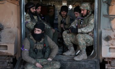 Türk medyası önce IŞİD armalı ÖSO'cuları yayınladı, ardından jet hızıyla kaldırdı