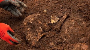 Korkunç görüntüler: Toplu mezardan 6 binden fazla ceset çıkarıldı!