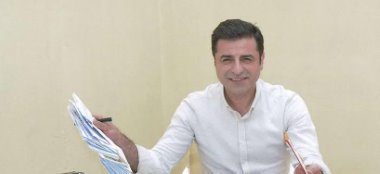 Demirtaş: AKP'de çözülme var, devam edecek