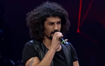 O Ses Türkiye'de annesi için Kürtçe söyledi