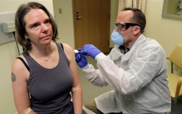 Koronavirüs için ilk aşı yapıldı