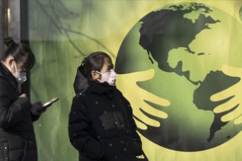 Koronavirüs nedeniyle hayatını kaybedenlerin sayısı 90 bini aştı