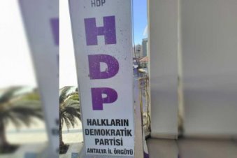 HDP, Kozluk Belediye Eş Başkanı partisinden Ihraç edildi