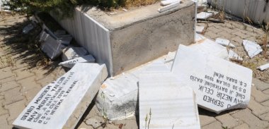 Karakoldan ailelere: Mezar taşlarından X, Q, W harflerini silin