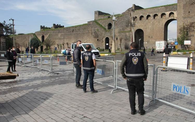 Diyarbakır'da yeni koronavirüs tedbirleri uygulanmaya başlandı