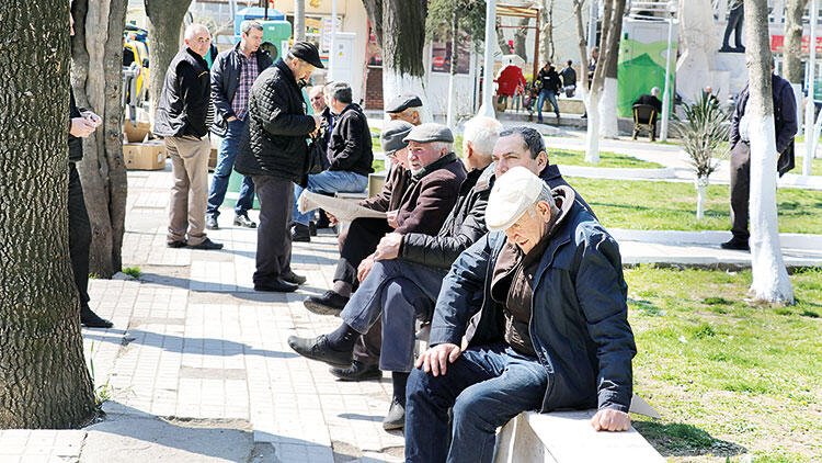 65 yaş üstüne hafta sonu sokağa çıkma izni geliyor