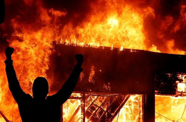 ABD'de 'George Floyd' protestoları: 25 kentte sokağa çıkma yasağı