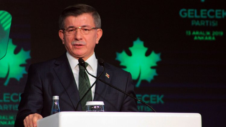Davutoğlu, Nusaybin'de polisin silahla kovaladığı çocuğun ailesini aradı