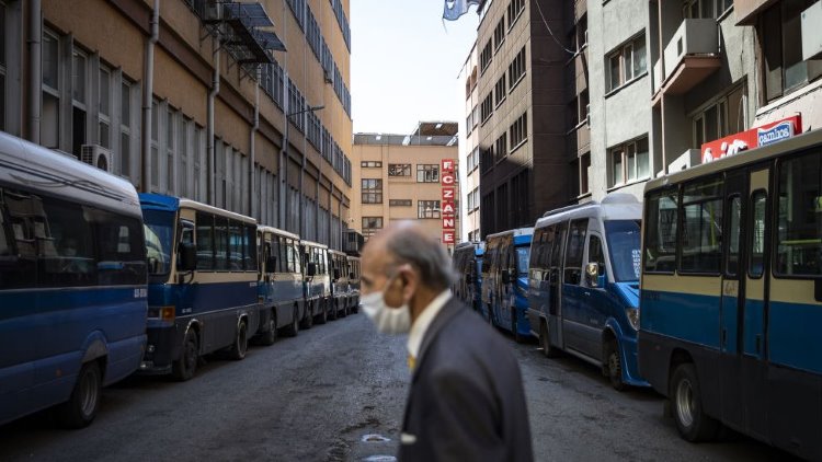 Türkiye'de Covid-19'dan hayatını kaybedenlerin sayısı 4 bin 489 oldu