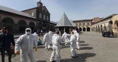 Bilim Kurulu üyesi: Sıcağın virüsü engellemediği Diyarbakır ile ortaya çıktı