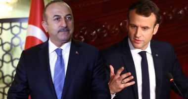 Çavuşoğlu: Macron, tehlikeli bir oyun oynuyor!