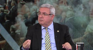 Mehmet Metiner'den, Soylu'ya Kürtçe isyanı: Kardeşliğimize suikast