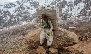 İran rejimi, katlettiği Kürd kolberin cenazesini ailesine sattı