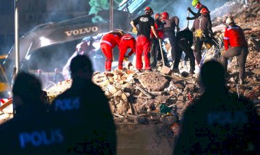 İzmir'deki depremde hayatını kaybedenlerin sayısı 49'a yükseldi