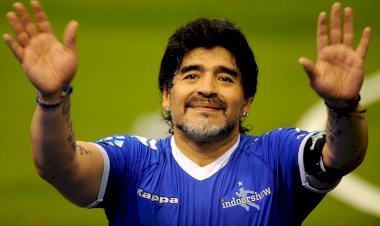 Futbolun efsane ismi Diego Maradona, hayatanı kaybetti