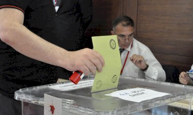 Area anketi: AK Parti'nin oyları yüzde 36,2 MHP baraj altında