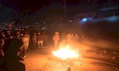 Süleymaniye’de göstericiler parti binalarına saldırdı