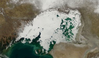 Hazar Denizi'nde sıra dışı kalınlıkta buz oluştu