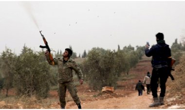 Afrin’de silahlı gruplar köylülerin zeytin ağaçlarını kesiyor