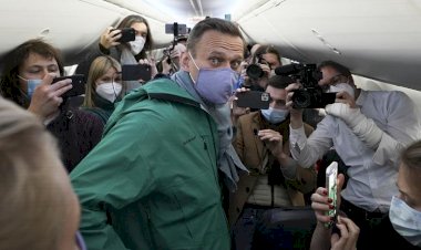 Ülkesine dönen Rus muhalif havaalanında gözaltına alındı