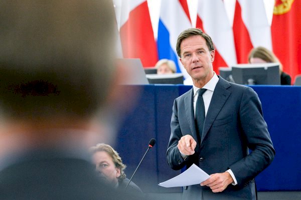 Hollanda’da hükümet istifa etti