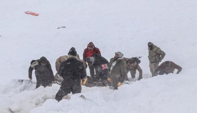 Çığ altında kalan 5 kolberin cansız bedenine ulaşıldı
