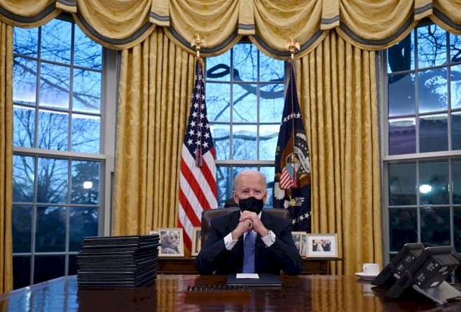 Joe Biden, George Floyd’u hatırlatarak 4 kararnameyi imzaladı