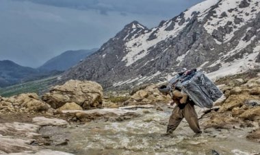 İran güçlerinden Kürt kolberlere saldırı: 3 yaralı
