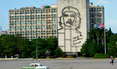 Komünist Küba Ekonomiyi Özelleştirme Kararı Aldı