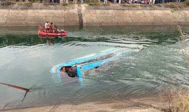 Hindistan'da yolcu otobüsü kanala düştü: 40 ölü