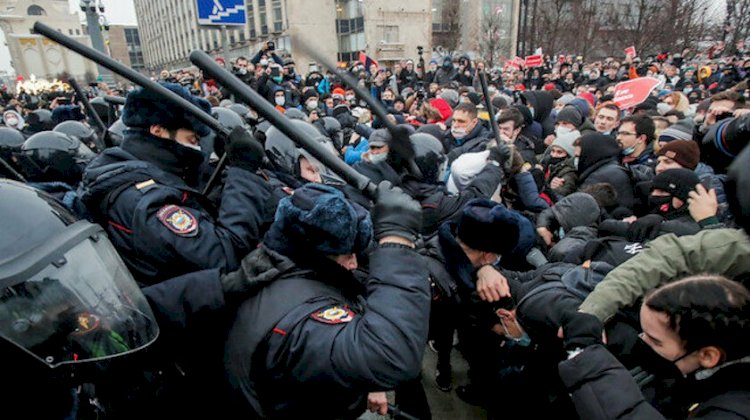 Rusya'da protestolar: Navalny'ın eşi de dahil yaklaşık 5 bin kişiye gözaltı