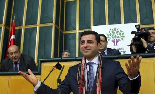 Demirtaş, Davutoğlu’na ‘hakaretten’ hakim karşısına çıkıyor