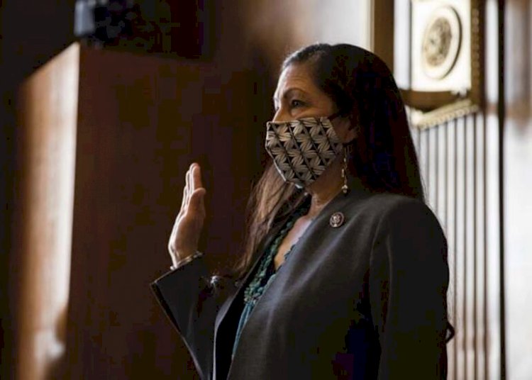 ABD tarihinde ilk; 'Amerikan yerlisi' Deb Haaland kabineye seçildi