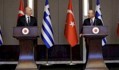 Çavuşoğlu ve Dendias'ın ortak basın toplantısında gerginlik