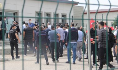 Kobani davasında HDP’li vekillere saldırı girişimi