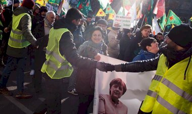 Almanya, Hamas ve PKK bayraklarını yasakladı