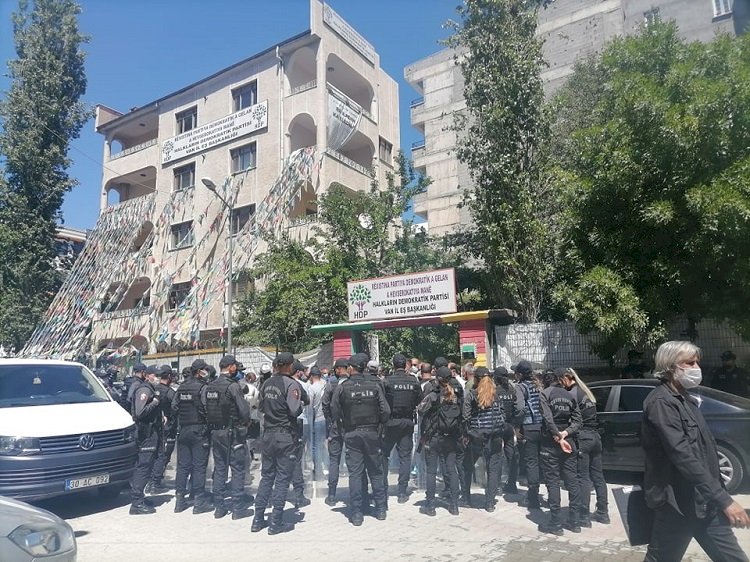 Van’da Kürtçe Dil Şenliği engellendi